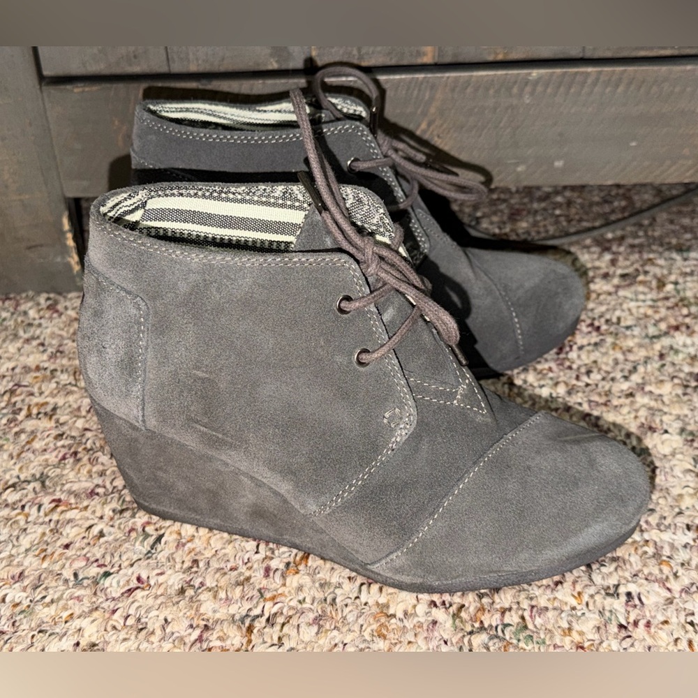 Toms Desert Boots‎ Womens Size 8 Gray Suede Heel Wedge Ankle Bootie Casual